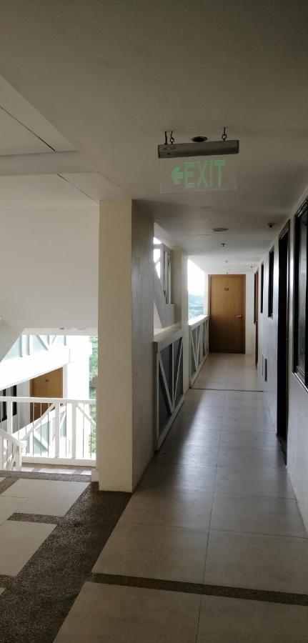 Pine Suites Tagaytay 2 Bedroom W/ Netflix And Parking, Wifi, Balcony, And Great View Tagaytay City Dış mekan fotoğraf
